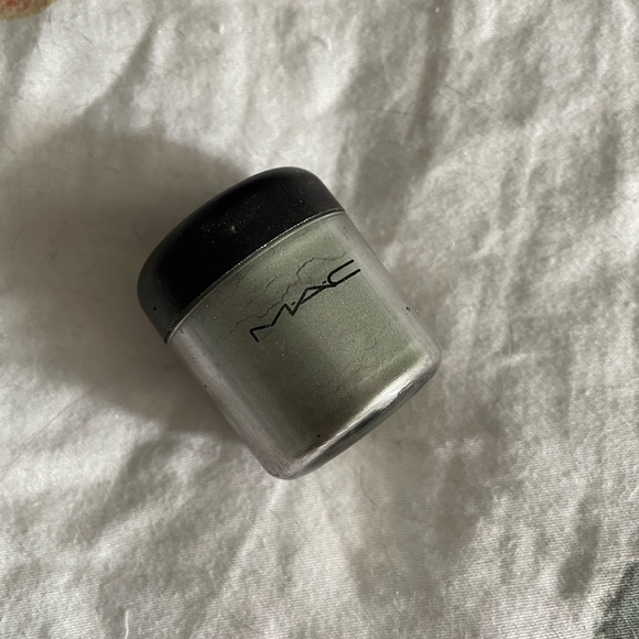MAC Pigment in Pastorale - Picture 1 of 3
